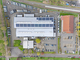 la strada setzt auf Ökostrom: Solaranlage auf Produktionshalle Bild 2