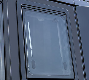 Campervan-Sonderausstattung Seitenfenster im Bad