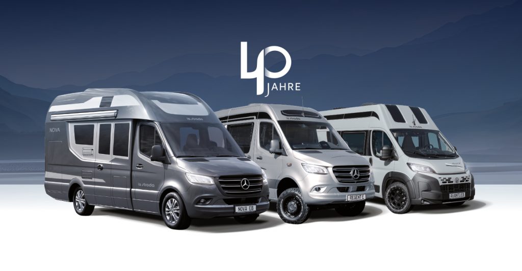 40 Jahre la strada Fahrzeugbau GmbH, Jubiläumsmotiv mit den drei Baureihen Nova, Regent und Avanti.